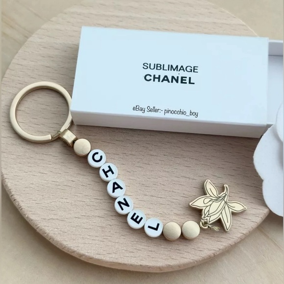 🌺 CHANEL SUBLIMAGE Chanel Beauty Keychain Key Holder - Picture 5 of 10